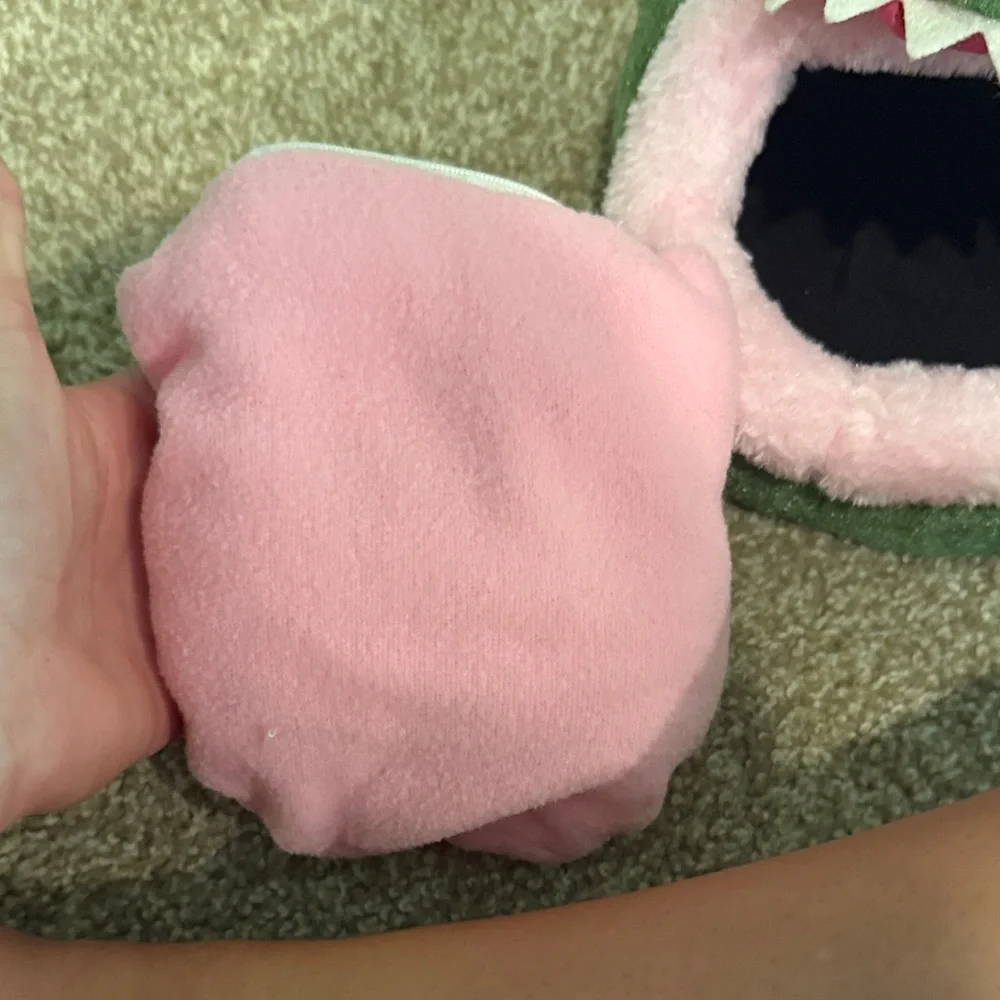 Reptile Plush Hideout - Green and Pink never used but no tags